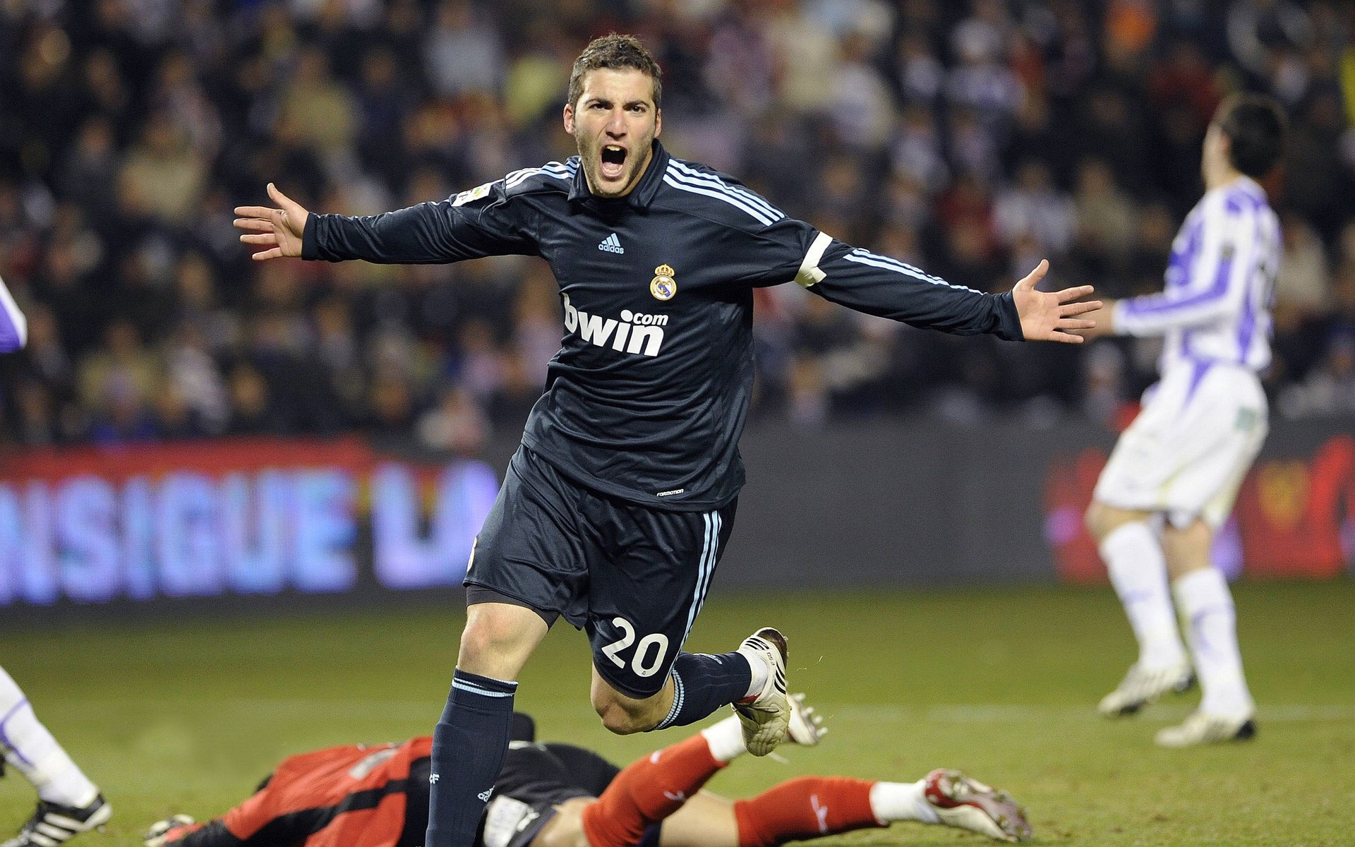 法甲新星崛起：未来领袖闪耀绿茵！，法甲新logo